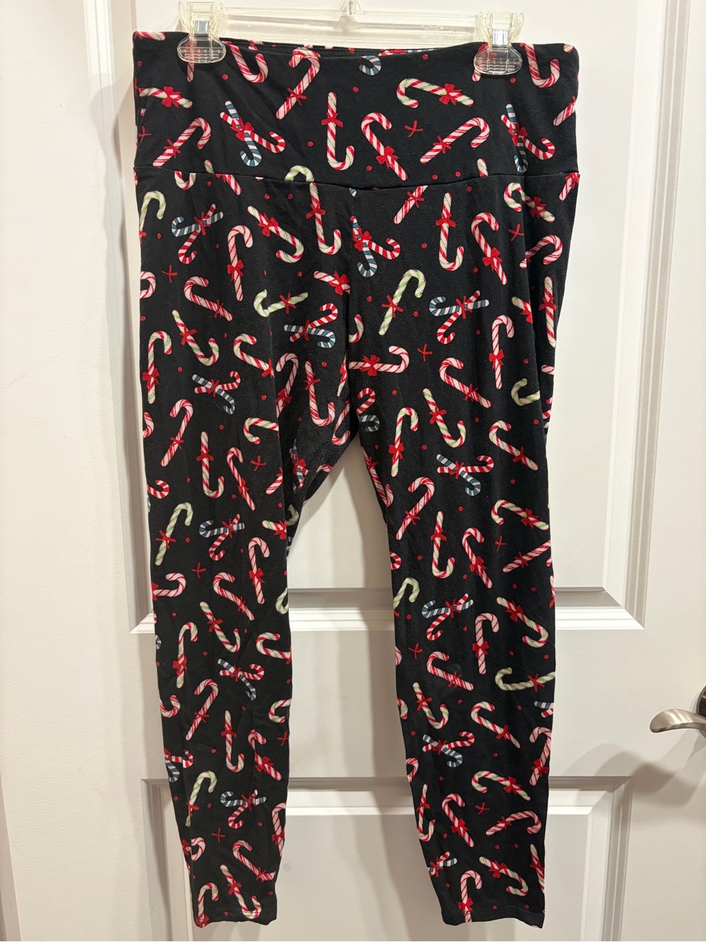 No Boundaries Christmas Pull-On Leggings Women's Size XL Candy Cane Print Black